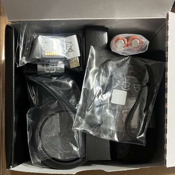 Samsung Gear VR Headset with Controller - Dark Gray - Picture 10 of 16